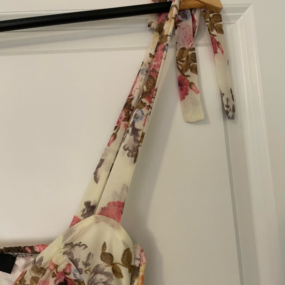 Lulu's Floral Print Bodysuit in Cream and Pink NWT! - Picture 5 of 11